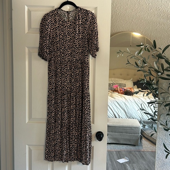 Zara Black Dress with mini flowers - Picture 3 of 9